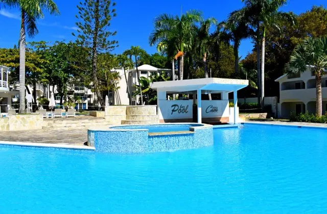 Tropical Casa Laguna pool 2
